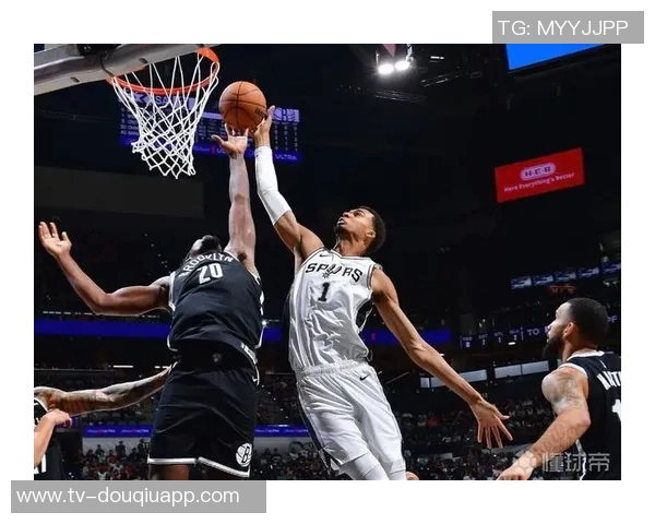 文班在首场比赛中送出首个盖帽助攻瓦塞尔首分未能战胜活塞队