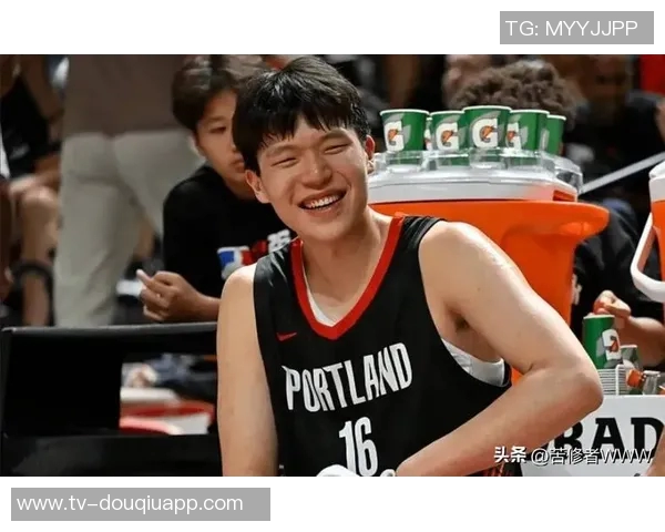 杨瀚森与偶像约基奇的赛场对话瞬间如此接近却又遥不可及