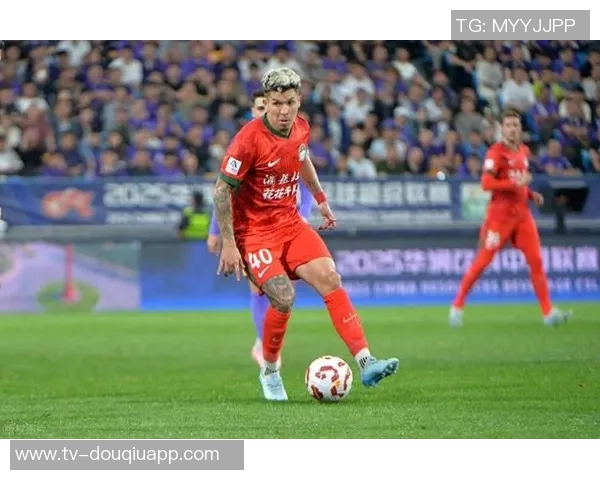 河南队凭借定位球进攻本赛季打入29球领跑中超球队展现强大实力 河南队凭借定位球进攻本赛季打入29球领跑中超球队展现强大实力