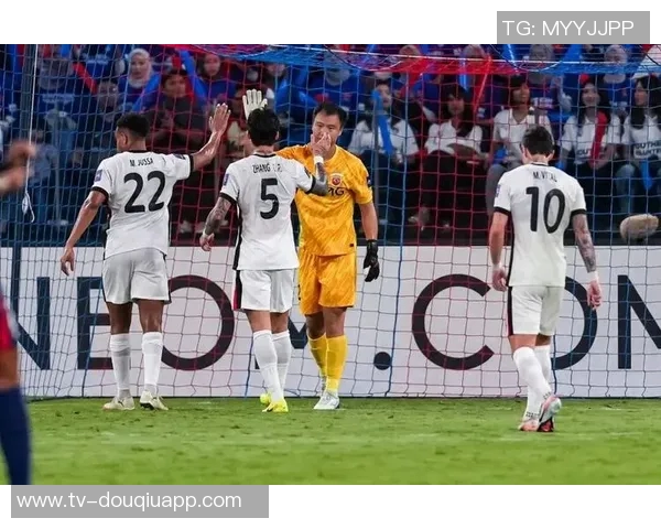 柔佛后卫与陈威赛后闲聊回顾48脚打门的精彩对决