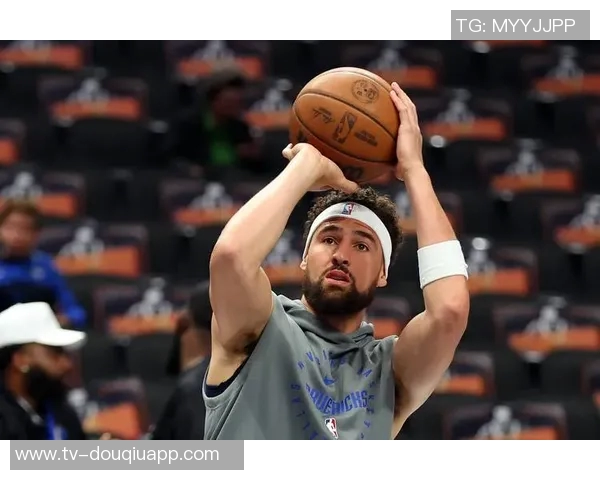 克莱首节火力全开三分球命中率惊人独行侠狂轰42分展现强大攻击力